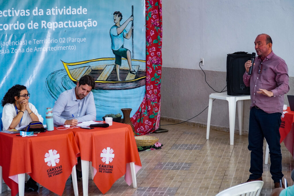 Benilde, de Aimorés, fala aos representantes do MPA.