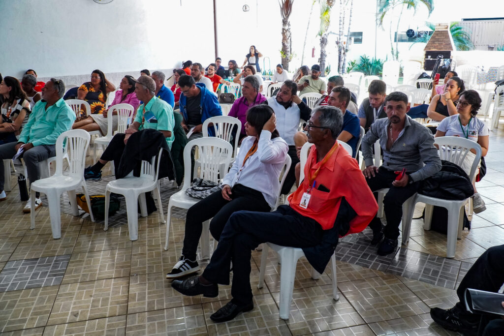 Pescadores e pescadoras atingidos de Minas Gerais presentes na reunião em Timóteo/MG.